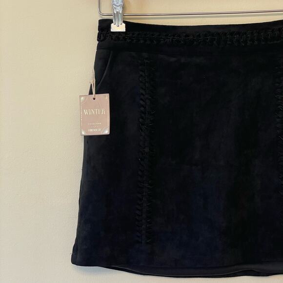NWT Forever 21 Winter Collection M black mini skirt western suede feel pockets - Picture 2 of 8